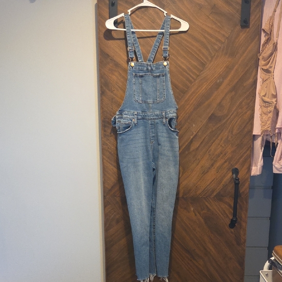 Universal Thread Women's Light Blue Denim Overalls - Picture 1 of 3